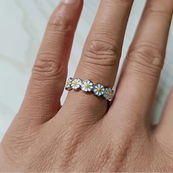 🛍️NIP adjustable daisy ring - Picture 2 of 3